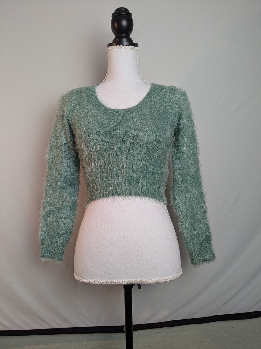 American Apparel x Cali Sun & Fun Women’s Cropped Sweater, Size xs Fuzzy LS